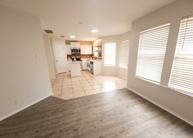 3-bedroom rental at 7219 Burns Crossing in San Antonio, TX — photo 4
