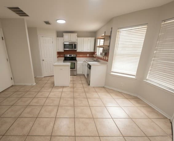 3-bedroom rental at 7219 Burns Crossing in San Antonio, TX — photo 5