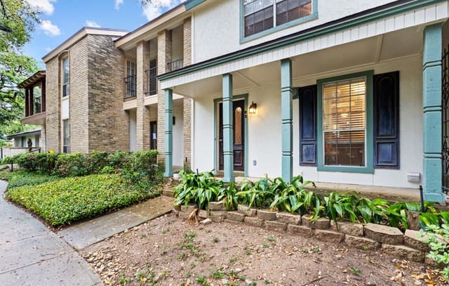2-bedroom rental at 11303 Vance Jackson Unit K2 in San Antonio, TX — photo 2