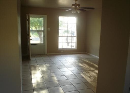 3-bedroom rental at 5819 Woodhill in San Antonio, TX — photo 2