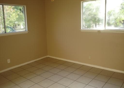 3-bedroom rental at 5819 Woodhill in San Antonio, TX — photo 4
