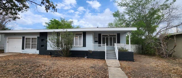 2-bedroom rental at 417 Vandiver in Terrell Hills TX