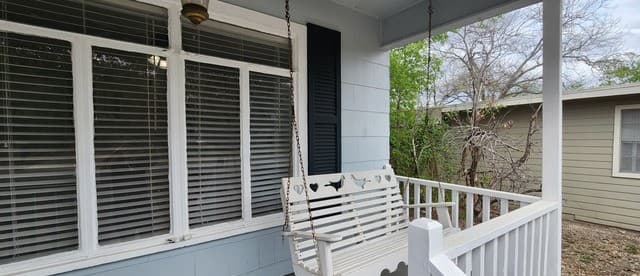 2-bedroom rental at 417 Vandiver in Terrell Hills, TX — photo 2