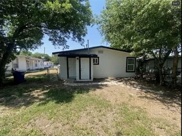1-bedroom rental at 3040 Weir Ave in San Antonio, TX — photo 5
