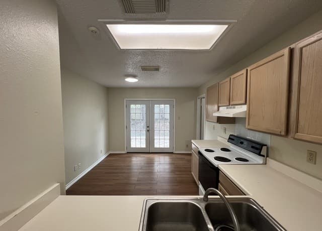 3-bedroom rental at 4922 Hilltop Field in San Antonio, TX — photo 5