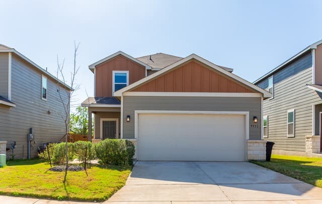 4-bedroom rental at 9931 Forestier Grn in San Antonio, TX — photo 2