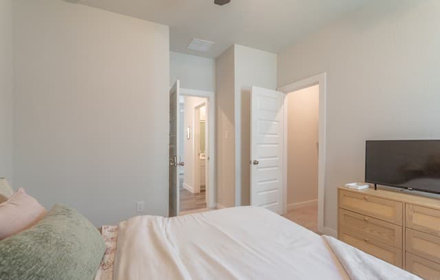 4-bedroom rental at 9931 Forestier Grn in San Antonio, TX — photo 5