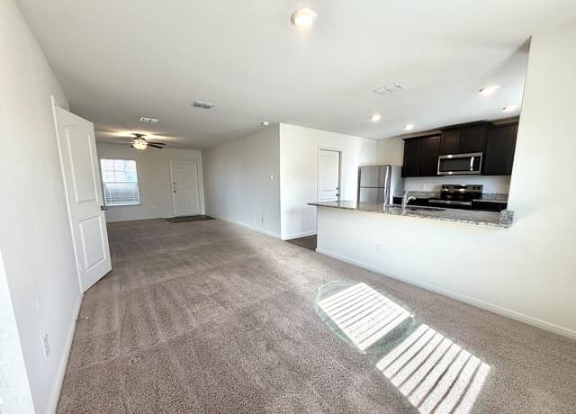 3-bedroom rental at 7318 Sharma Valley in San Antonio, TX — photo 3
