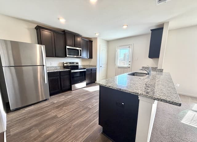 3-bedroom rental at 7318 Sharma Valley in San Antonio, TX — photo 5