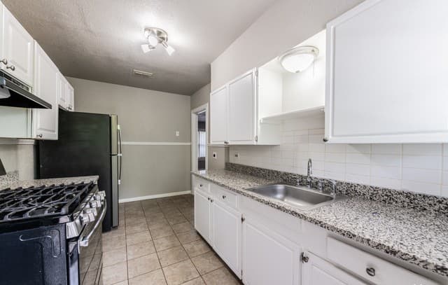 2-bedroom rental at 217 Natalen Unit 3 in San Antonio, TX — photo 3