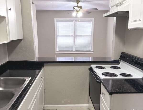 2-bedroom rental at 217 Natalen Unit 8 in San Antonio, TX — photo 5