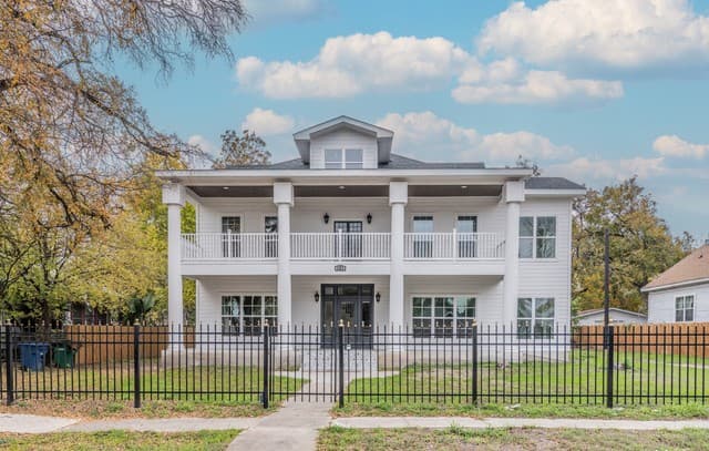 2-bedroom rental at 121 Highland Unit 101 in San Antonio TX