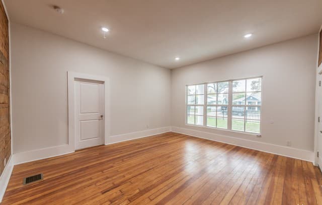 2-bedroom rental at 121 Highland Unit 101 in San Antonio, TX — photo 2