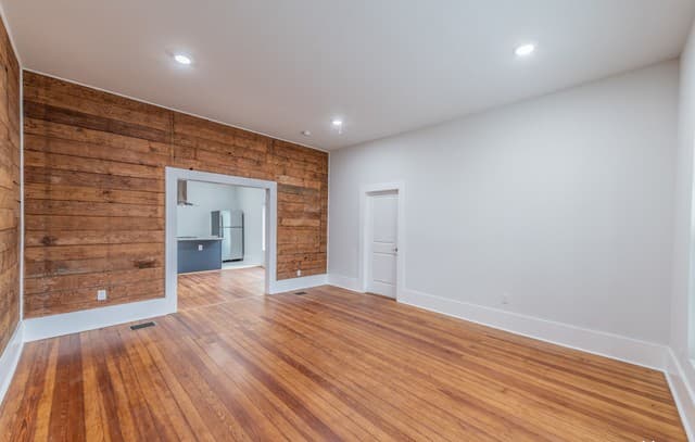 2-bedroom rental at 121 Highland Unit 101 in San Antonio, TX — photo 3