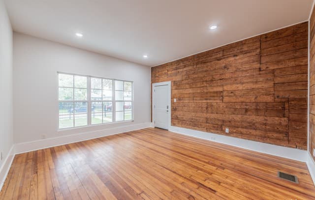 2-bedroom rental at 121 Highland Unit 101 in San Antonio, TX — photo 5