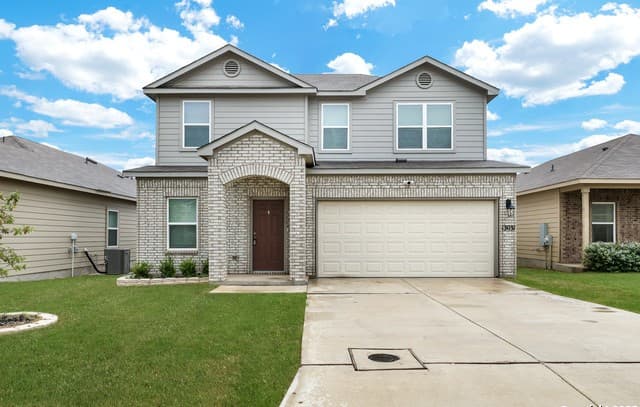 4-bedroom rental at 13031 Heathers Sun in St Hedwig TX