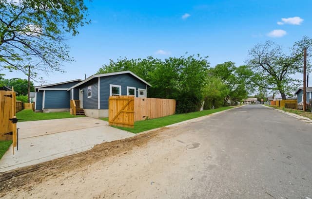 1-bedroom rental at 1225 Burnet Unit 102 in San Antonio TX