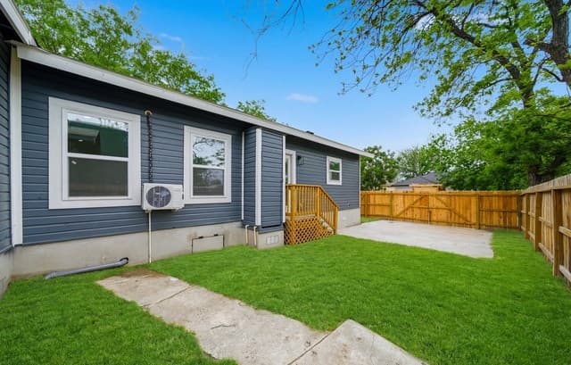 1-bedroom rental at 1225 Burnet Unit 102 in San Antonio, TX — photo 2