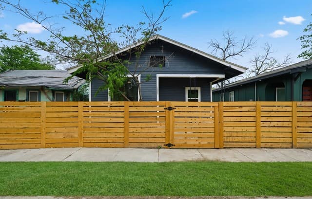 3-bedroom rental at 1225 Burnet Unit 101 in San Antonio, TX — photo 2