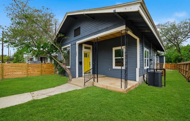 3-bedroom rental at 1225 Burnet Unit 101 in San Antonio, TX — photo 3