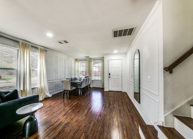4-bedroom rental at 6606 Crestwood Ct in San Antonio, TX — photo 2