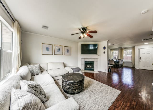 4-bedroom rental at 6606 Crestwood Ct in San Antonio, TX — photo 4