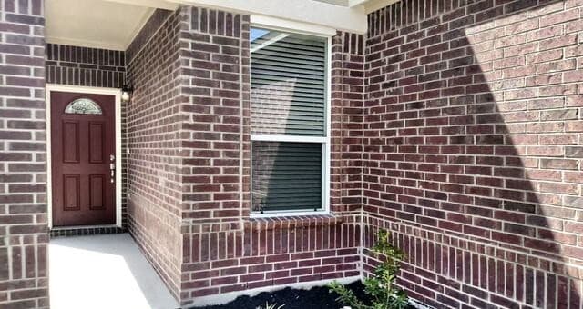 3-bedroom rental at 513 Dusty Emerald in Universal City, TX — photo 2