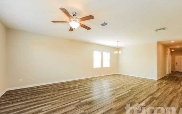 4-bedroom rental at 14383 Gunsight Pass in San Antonio, TX — photo 4