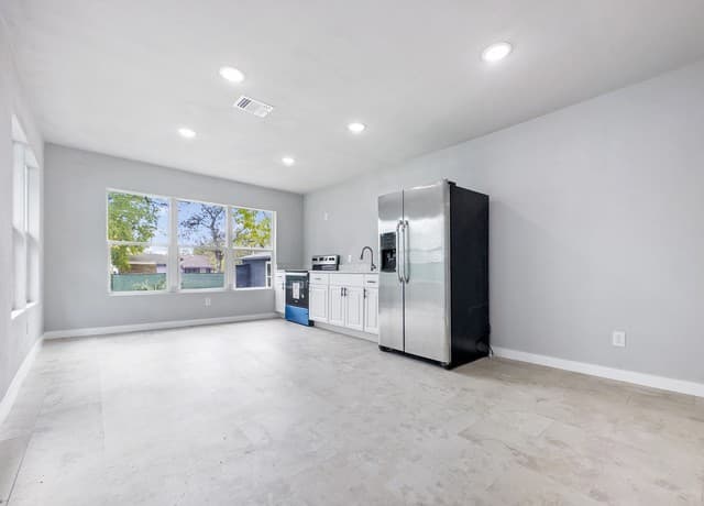 1-bedroom rental at 1606 W Wildwood Unit A in San Antonio, TX — photo 4