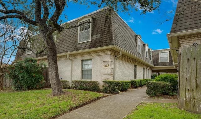 2-bedroom rental at 168 Barilla Pl Unit A-102 in San Antonio, TX — photo 2