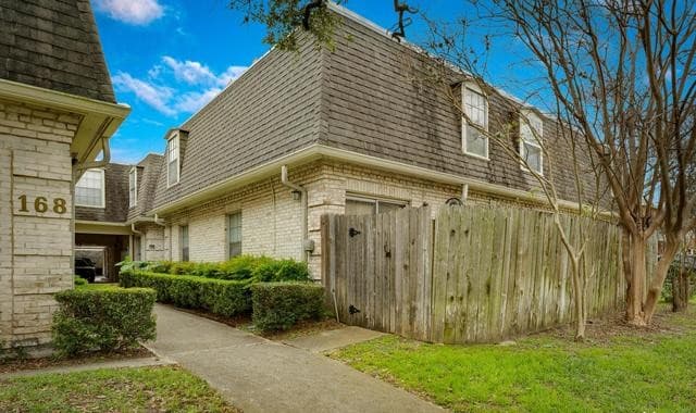 2-bedroom rental at 168 Barilla Pl Unit A-102 in San Antonio, TX — photo 3