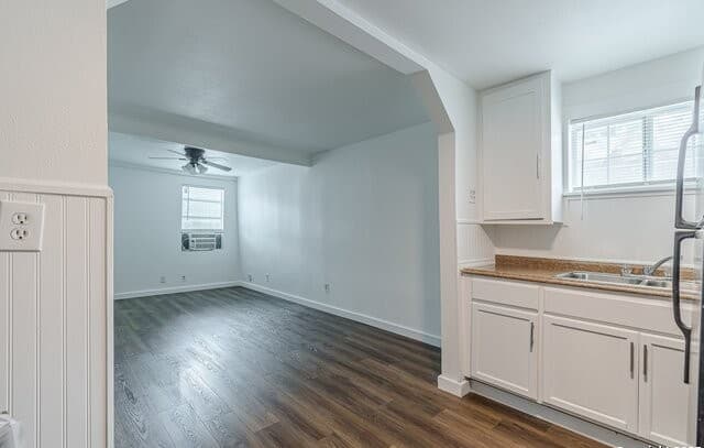 2-bedroom rental at 2407 South New Braunfels Avenue Unit 3 in San Antonio, TX — photo 3