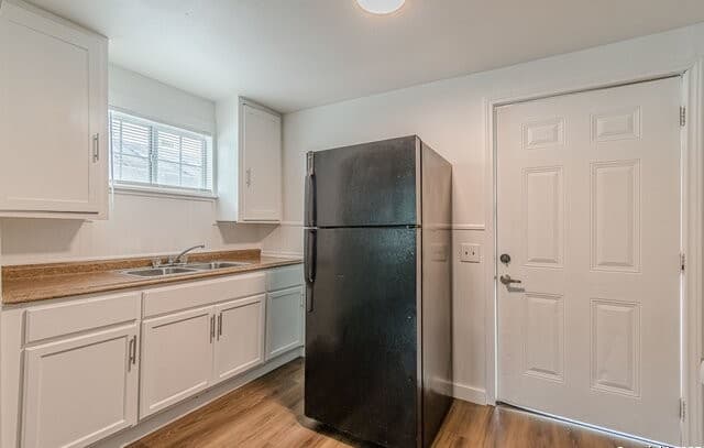2-bedroom rental at 2407 South New Braunfels Avenue Unit 3 in San Antonio, TX — photo 4
