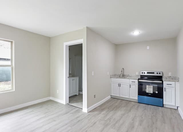 1-bedroom rental at 1606 W Wildwood Unit D in San Antonio, TX — photo 3