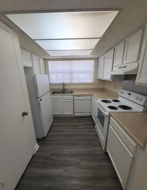 2-bedroom rental at 9840 Ardash in San Antonio, TX — photo 4