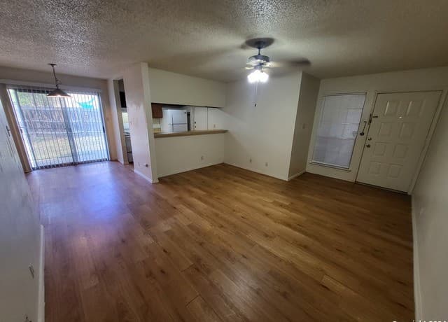 2-bedroom rental at 8936 Golden Brook in San Antonio, TX — photo 5