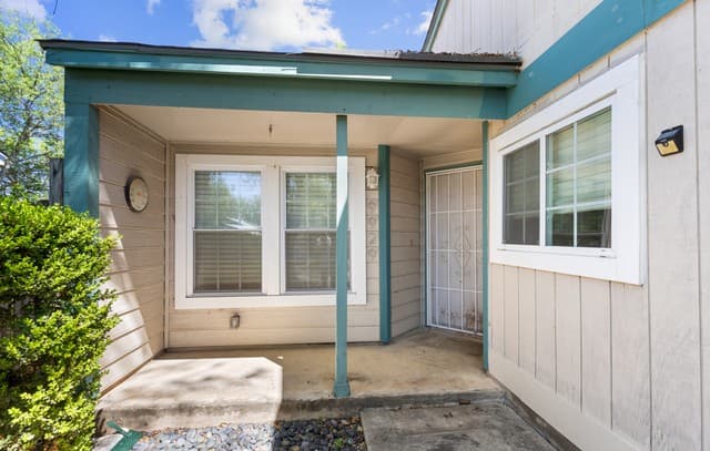 2-bedroom rental at 9929 Village Briar in San Antonio, TX — photo 3