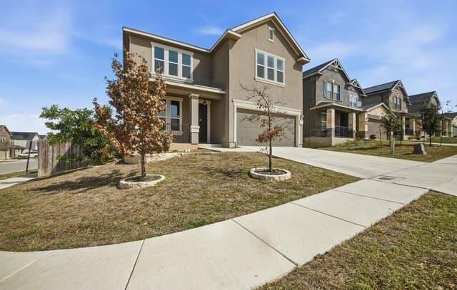5-bedroom rental at 9305 Devils River in San Antonio, TX — photo 2