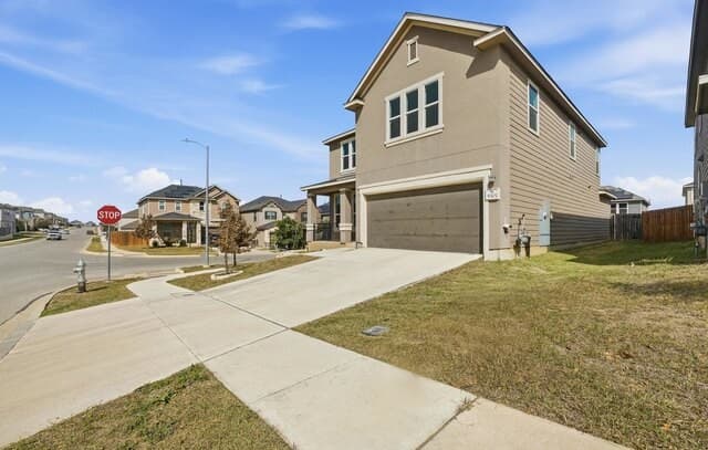 5-bedroom rental at 9305 Devils River in San Antonio, TX — photo 3