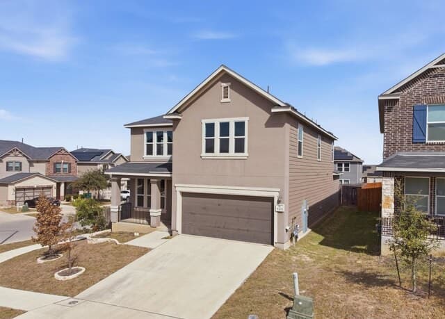 5-bedroom rental at 9305 Devils River in San Antonio, TX — photo 5