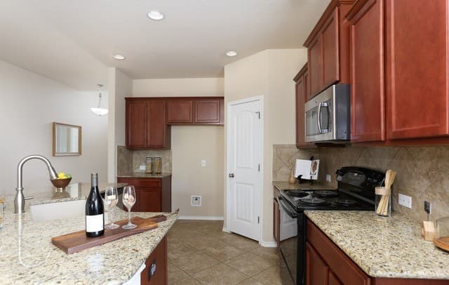 4-bedroom rental at 213 Elisabeth Run in San Antonio, TX — photo 5