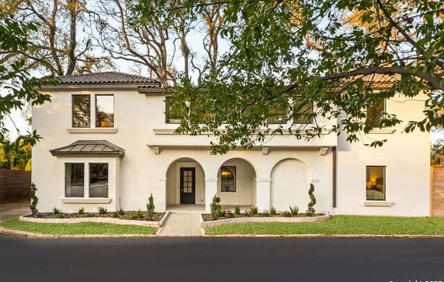 5-bedroom rental at 417 E Hildebrand in San Antonio TX