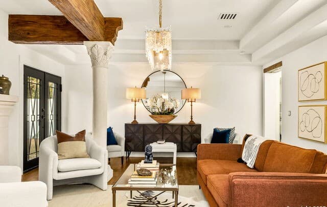 5-bedroom rental at 417 E Hildebrand in San Antonio, TX — photo 5