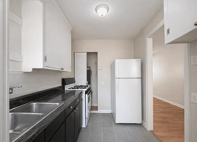 1-bedroom rental at 1511 W Woodlawn Ave Unit 2 in San Antonio, TX — photo 2
