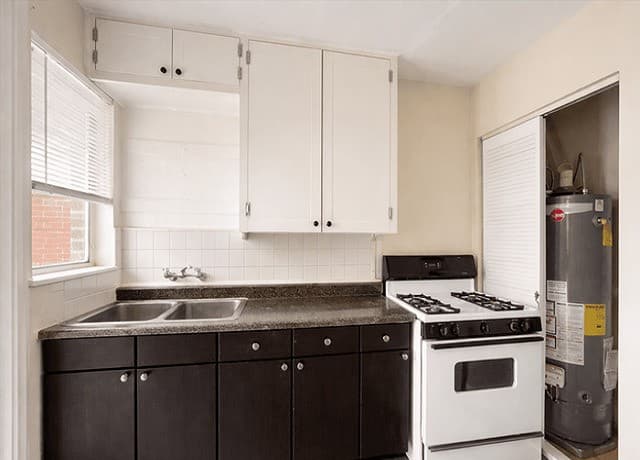 1-bedroom rental at 1511 W Woodlawn Ave Unit 2 in San Antonio, TX — photo 3
