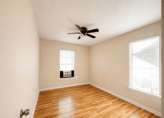 1-bedroom rental at 1511 W Woodlawn Ave Unit 2 in San Antonio, TX — photo 4
