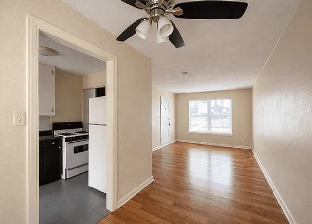 1-bedroom rental at 1511 W Woodlawn Ave Unit 2 in San Antonio, TX — photo 5