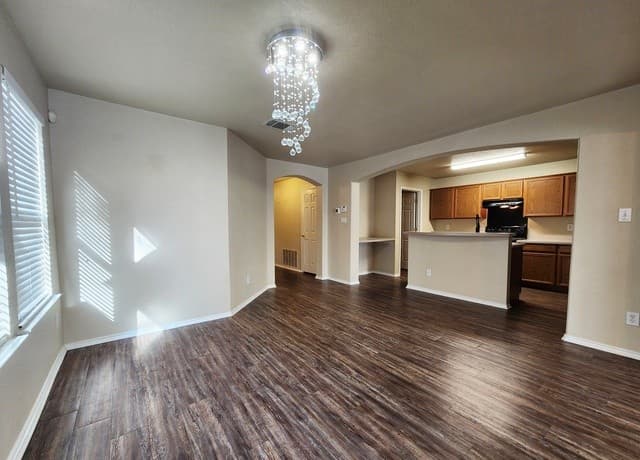 3-bedroom rental at 5402 Tomas Cir in San Antonio, TX — photo 2