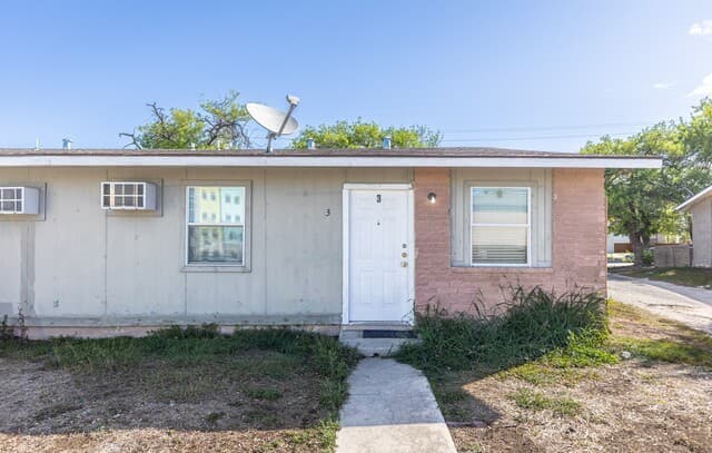 2-bedroom rental at 7115 Glen Terrace Unit 3 in San Antonio TX