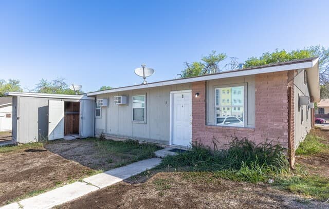 2-bedroom rental at 7115 Glen Terrace Unit 3 in San Antonio, TX — photo 2